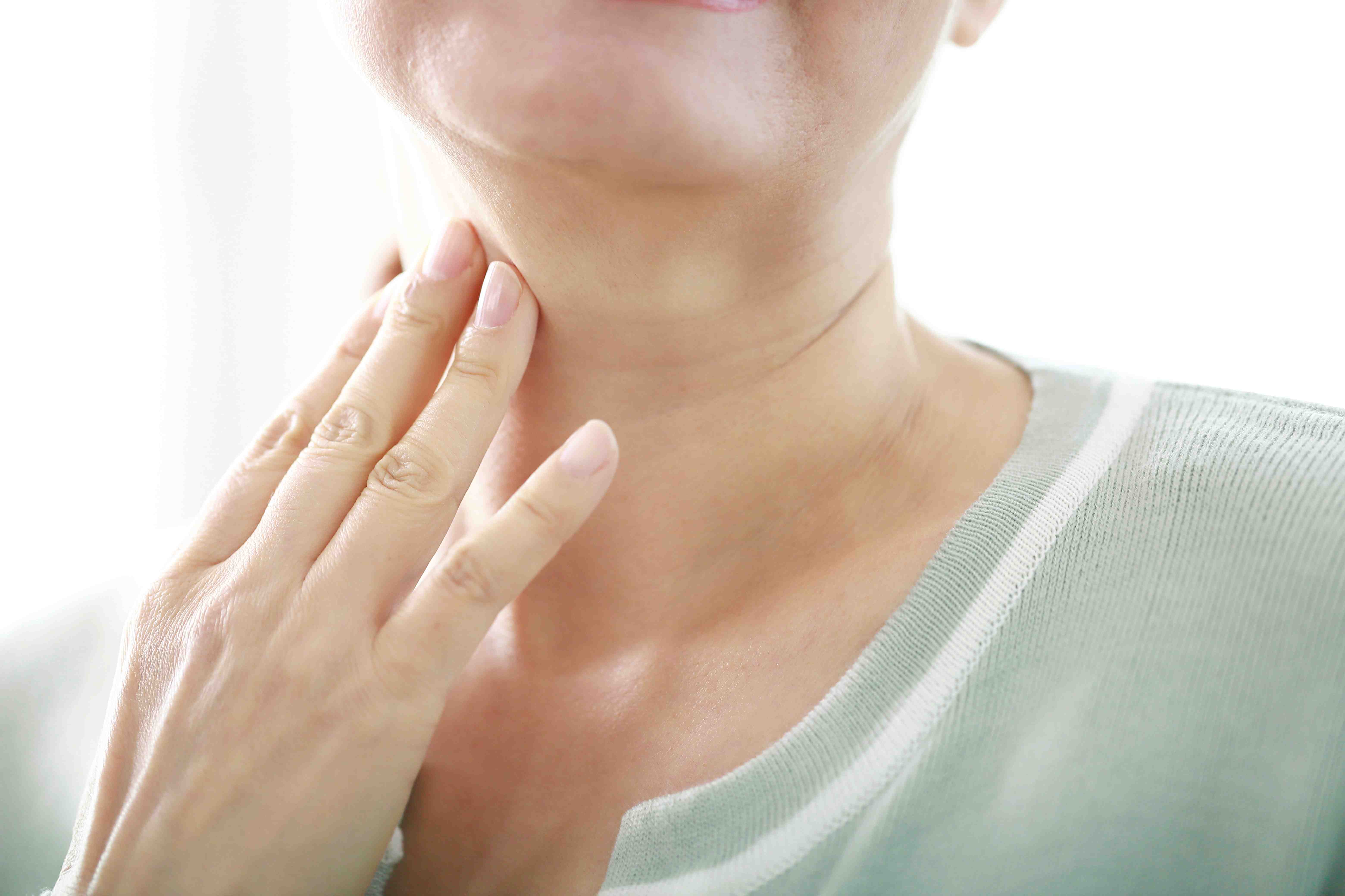 남자목주름 원인과 관리법 완전정복